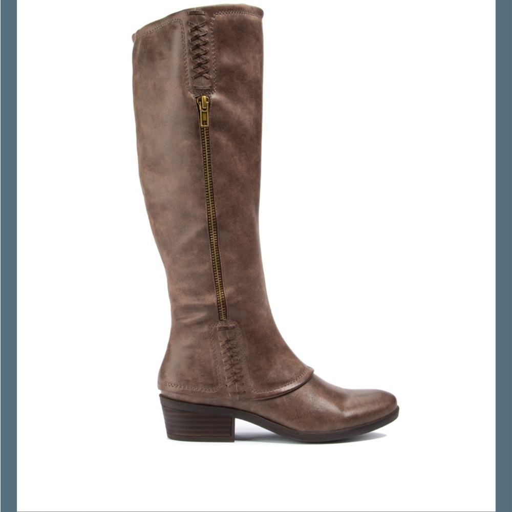 NWOB Baretraps Boots- Grove